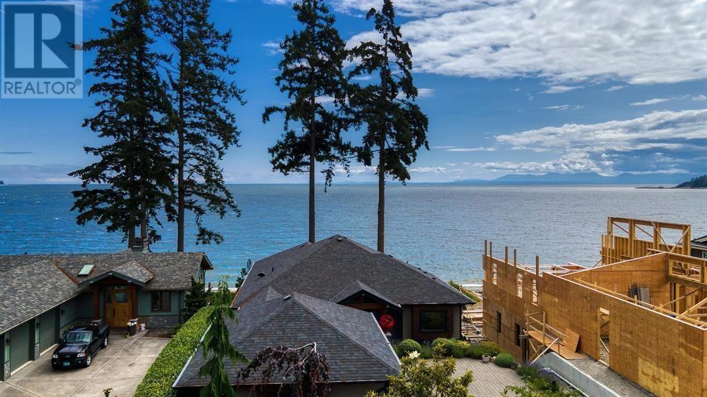6014 Silverstone Lane, Sechelt, British Columbia