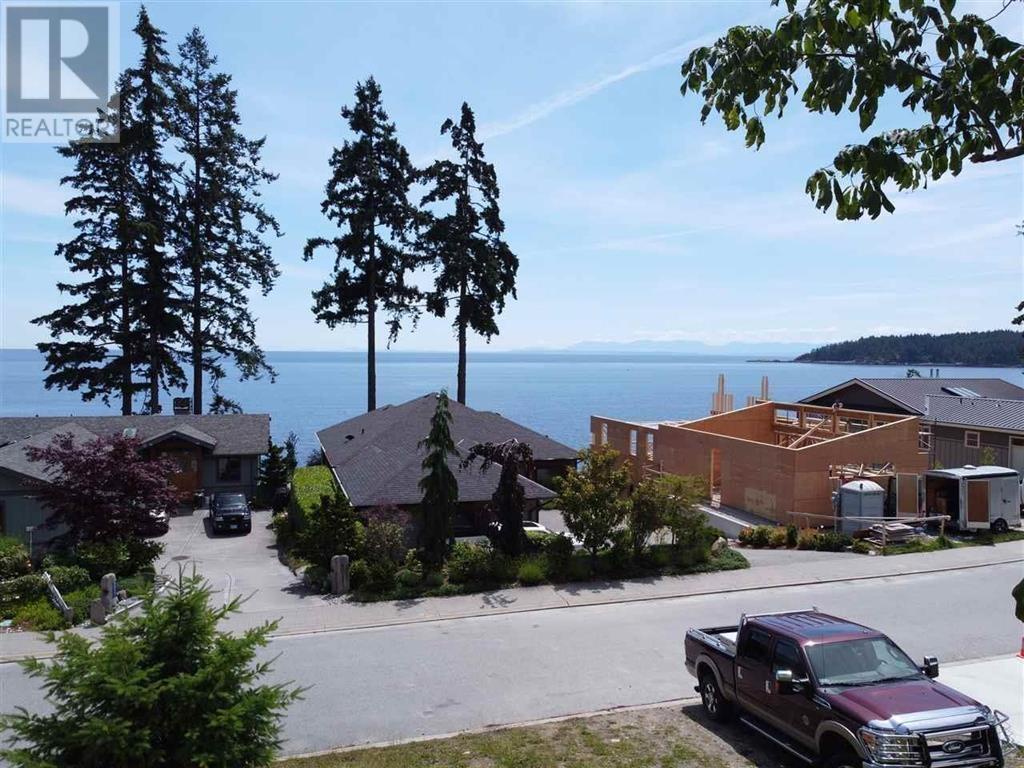 6014 Silverstone Lane, Sechelt, British Columbia