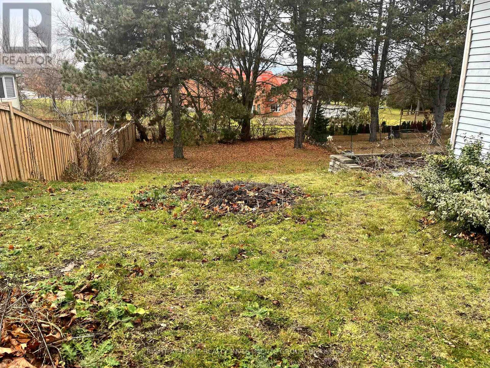 142 Howard Road, Newmarket (huron Heights-leslie Valley), Ontario