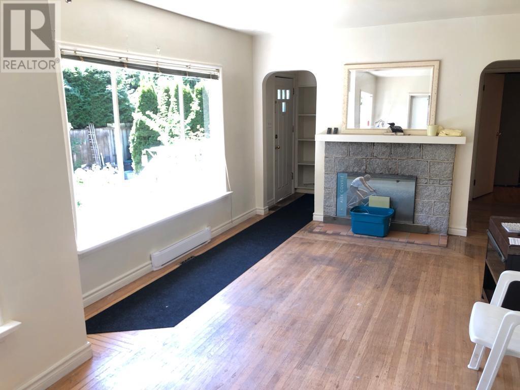 4405 Marine Drive, West Vancouver, British Columbia