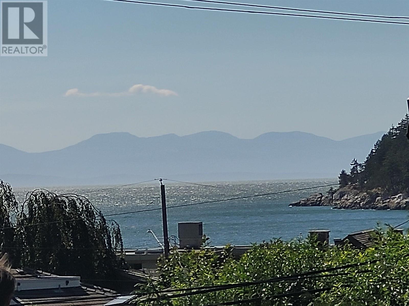 4405 Marine Drive, West Vancouver, British Columbia