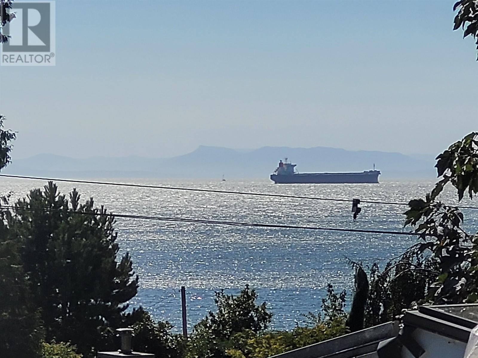 4405 Marine Drive, West Vancouver, British Columbia