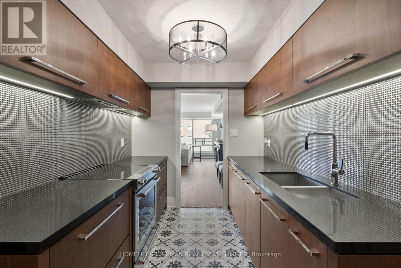 204 - 96 Fifeshire Road, Toronto (st. Andrew-windfields), Ontario