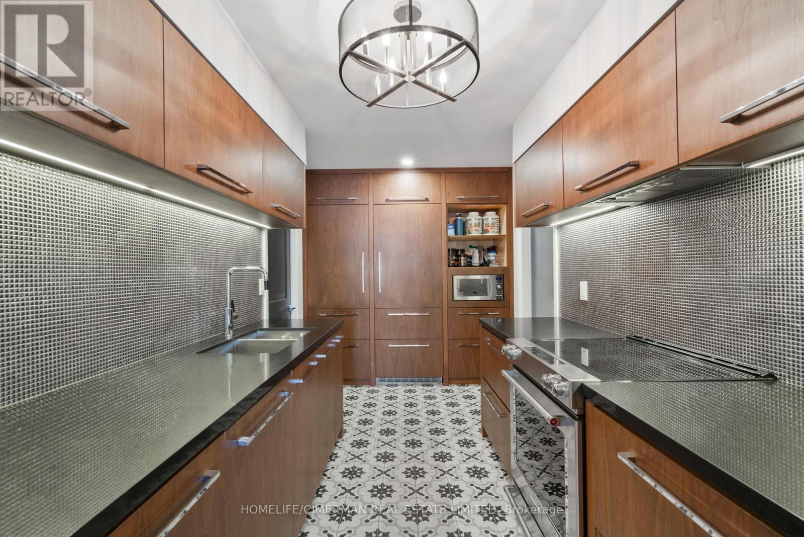 204 - 96 Fifeshire Road, Toronto (st. Andrew-windfields), Ontario