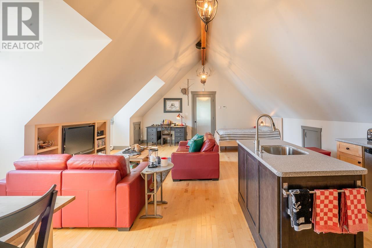 7460 Ruffell Road, Canim Lake, British Columbia