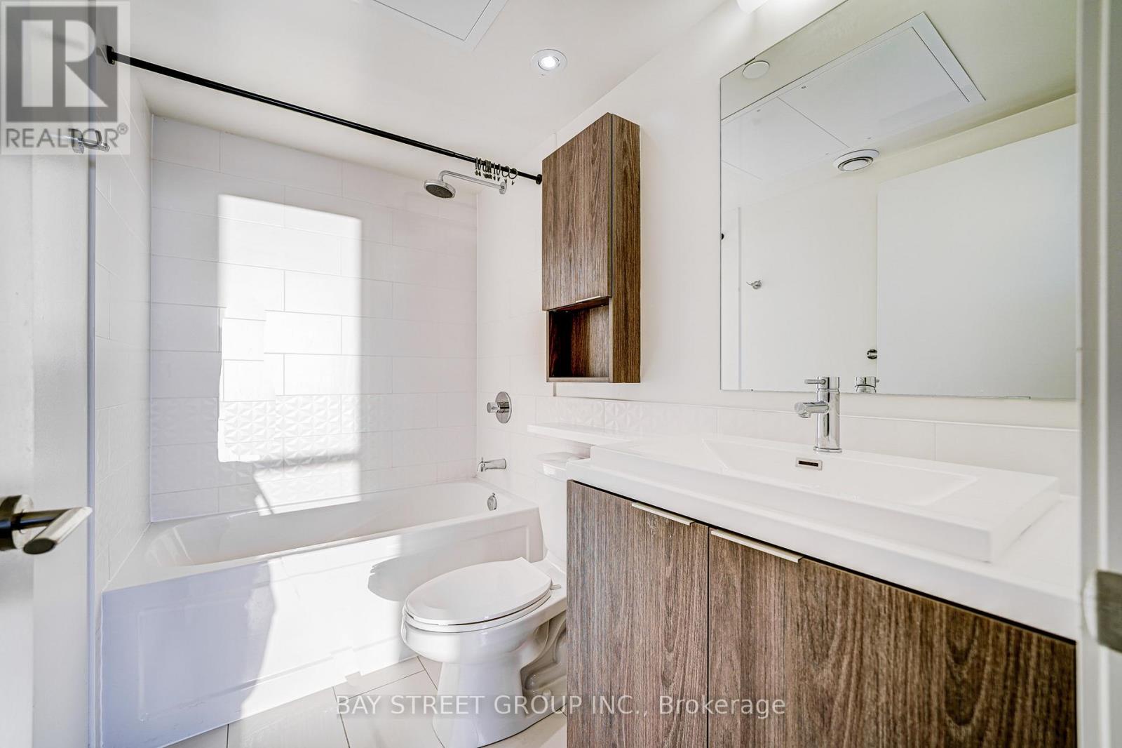 1211 - 2 Sonic Way, Toronto (flemingdon Park), Ontario