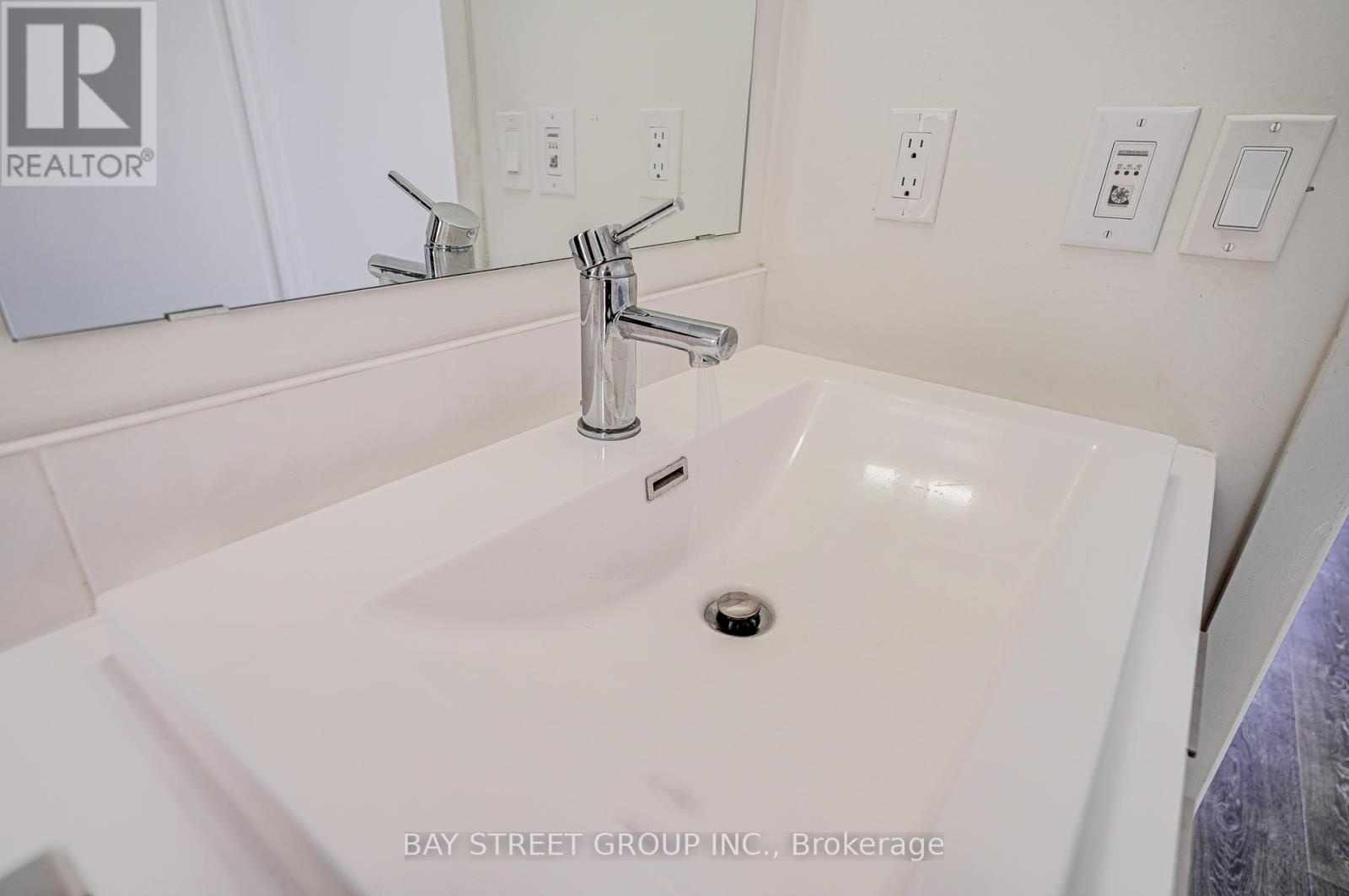 1211 - 2 Sonic Way, Toronto (flemingdon Park), Ontario