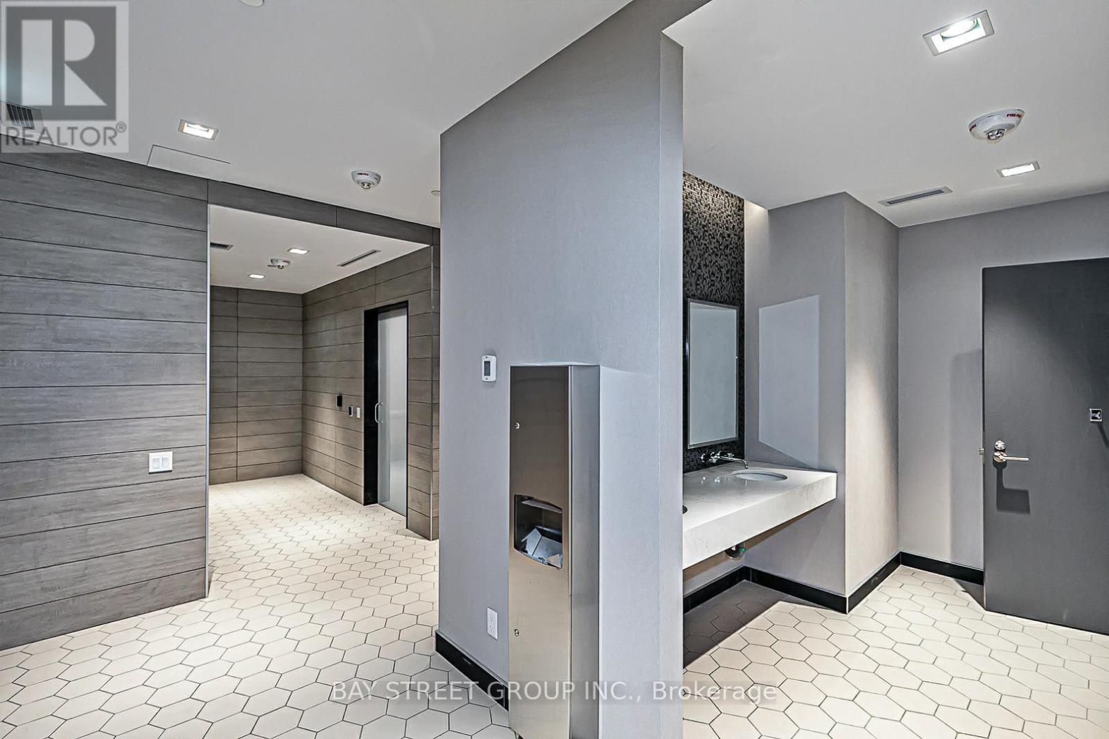 1211 - 2 Sonic Way, Toronto (flemingdon Park), Ontario