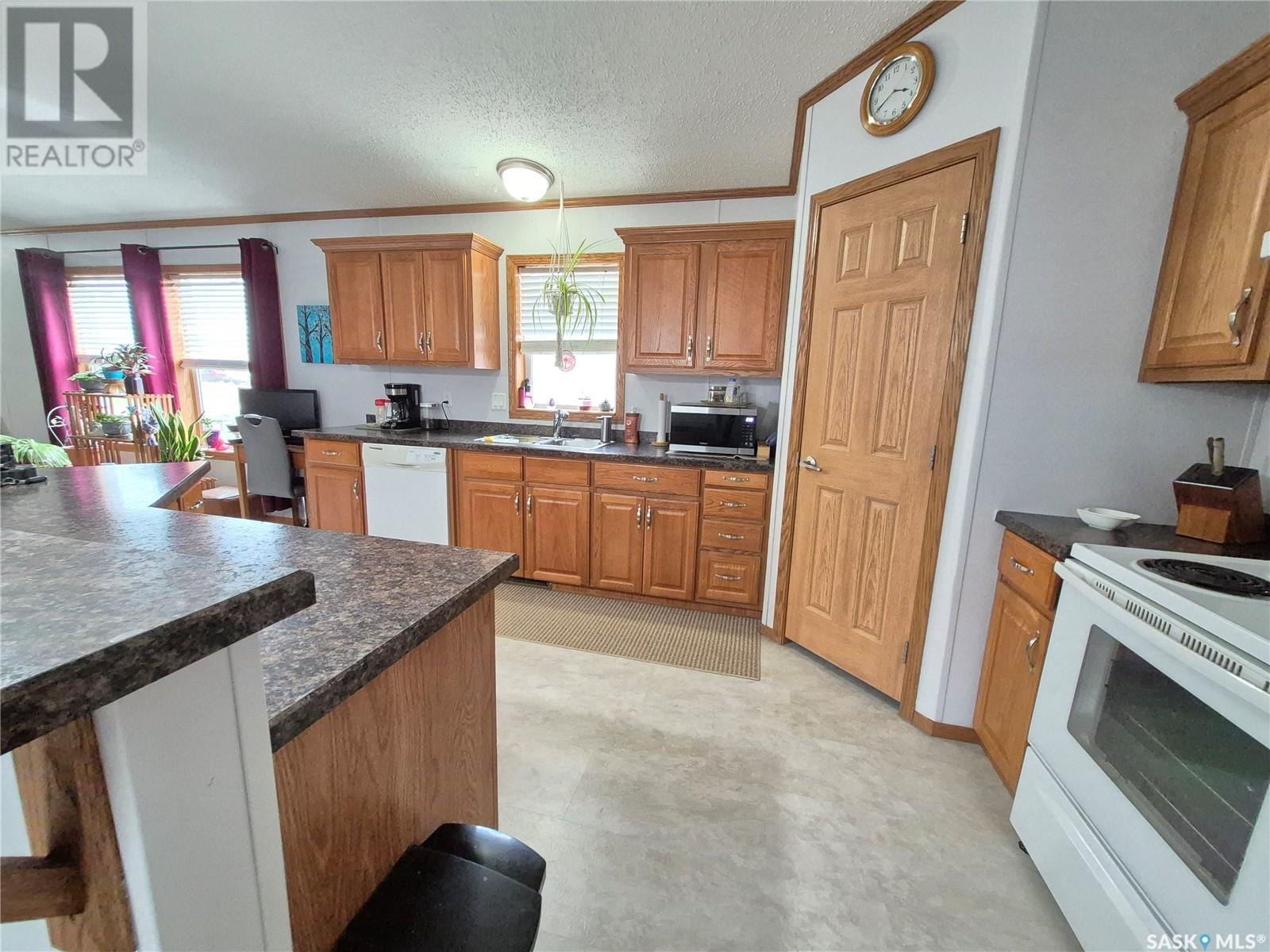 129 1st Avenue Sw, Weyburn, Saskatchewan