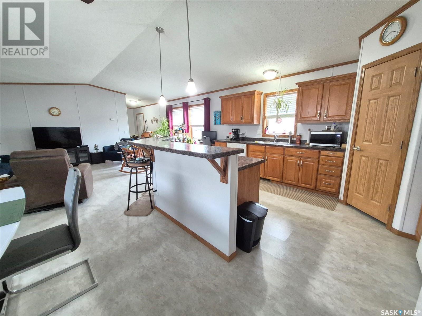 129 1st Avenue Sw, Weyburn, Saskatchewan