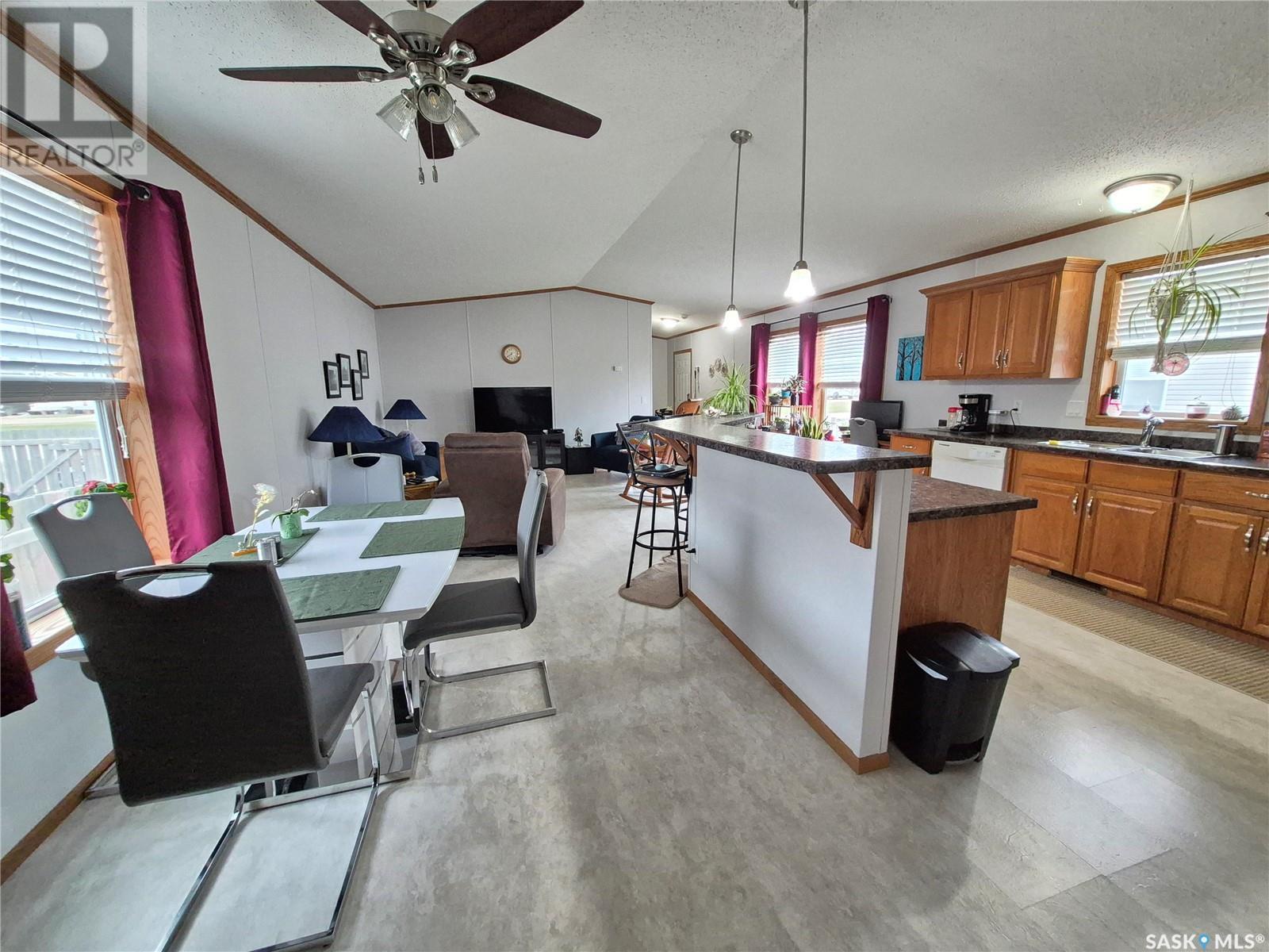 129 1st Avenue Sw, Weyburn, Saskatchewan