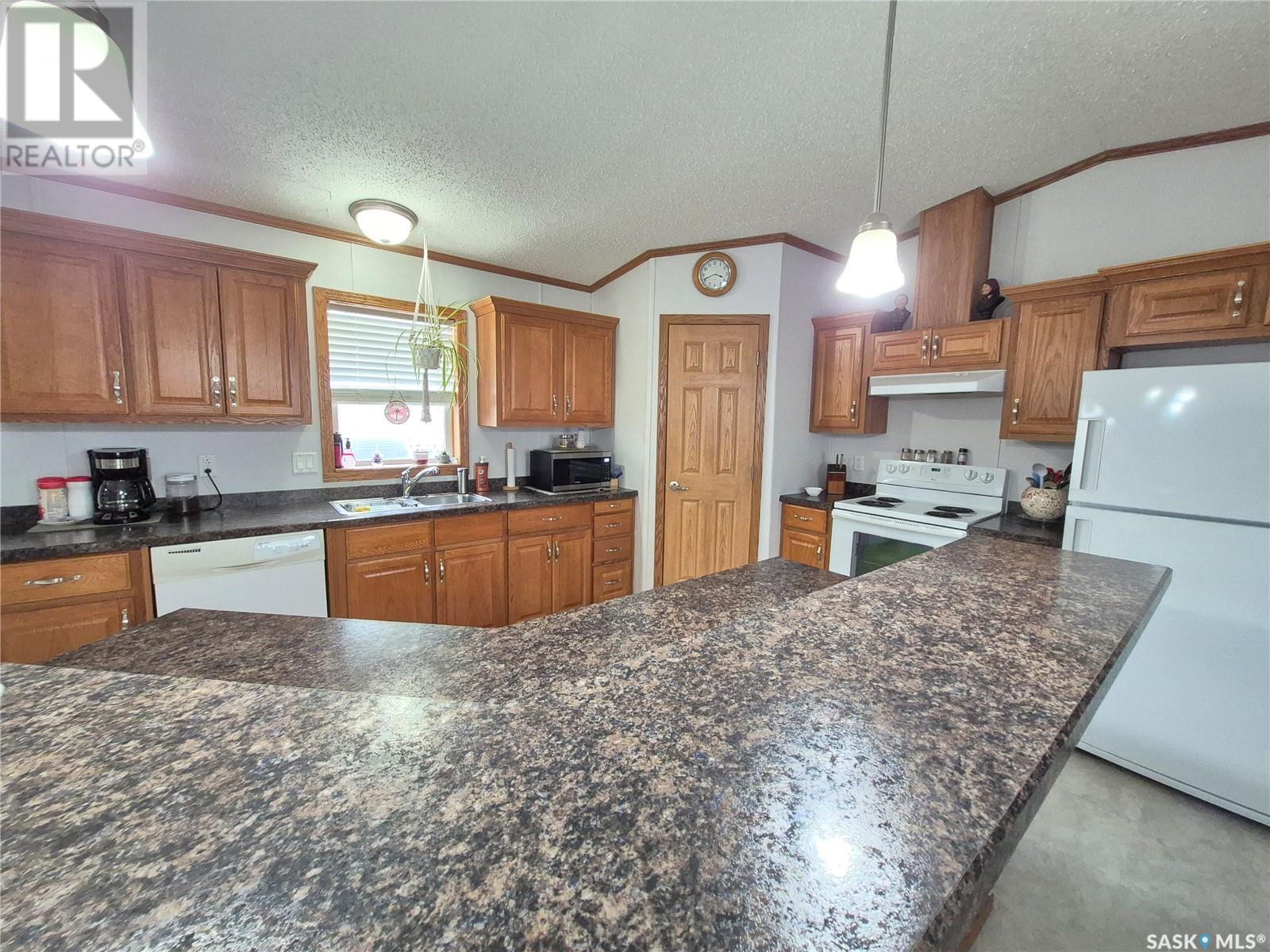 129 1st Avenue Sw, Weyburn, Saskatchewan