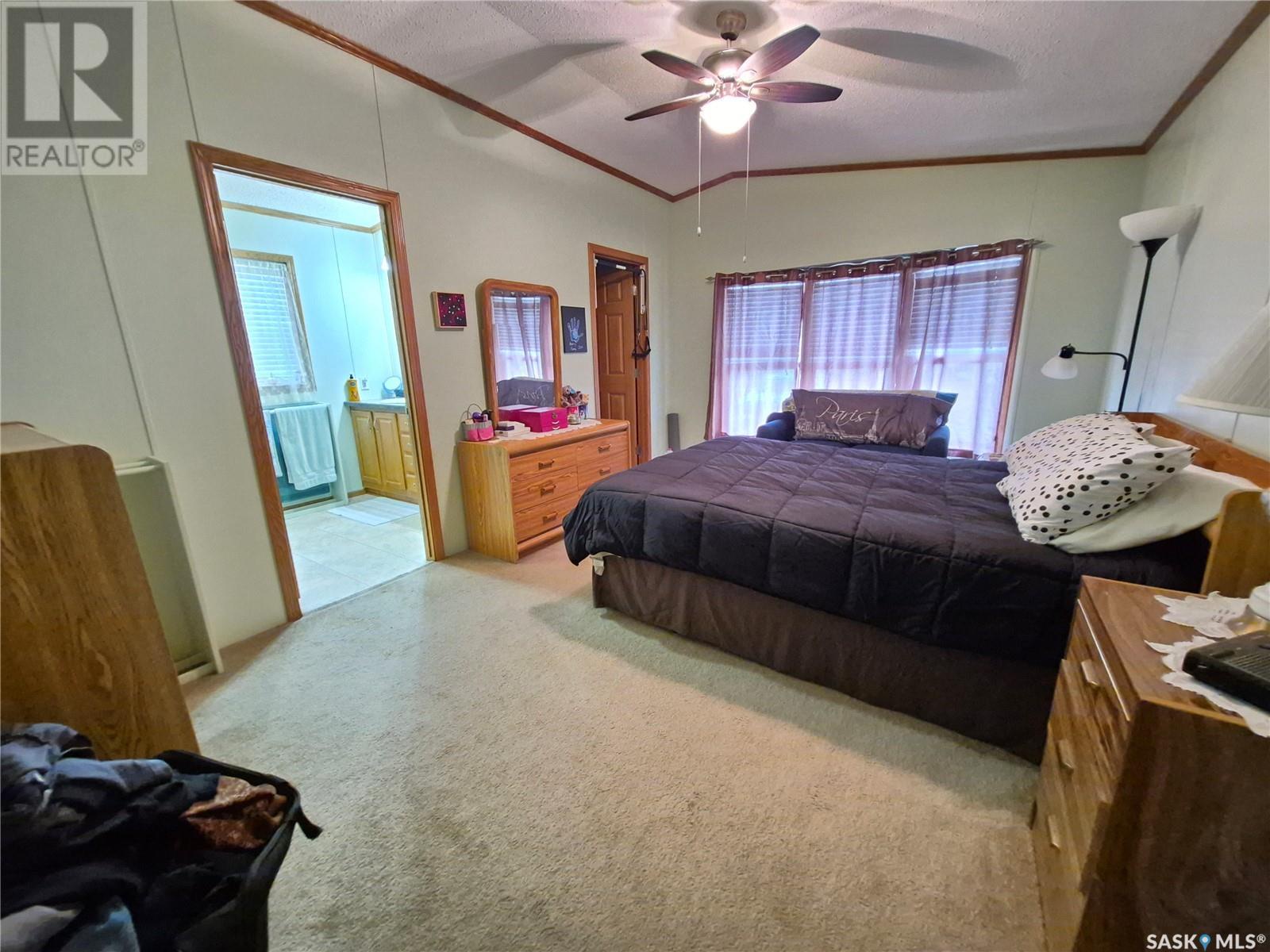 129 1st Avenue Sw, Weyburn, Saskatchewan