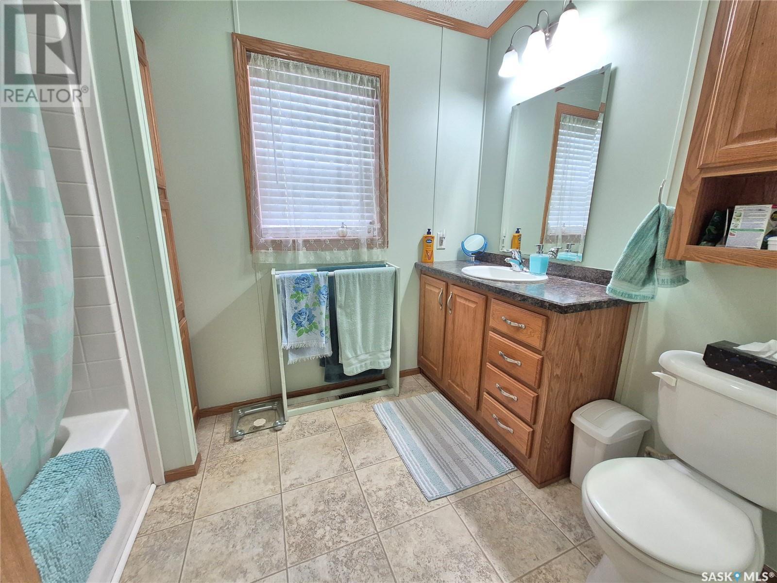 129 1st Avenue Sw, Weyburn, Saskatchewan