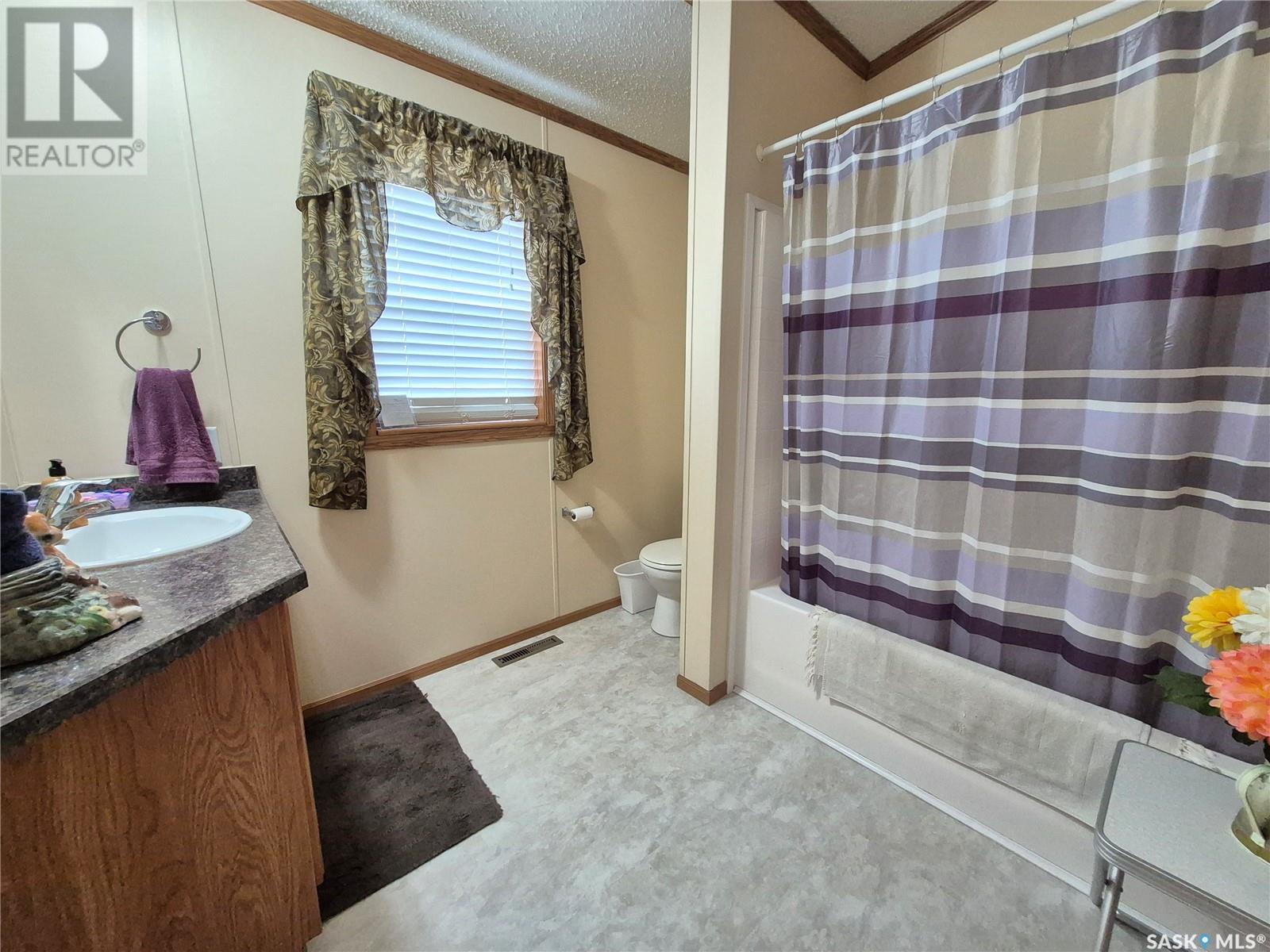 129 1st Avenue Sw, Weyburn, Saskatchewan