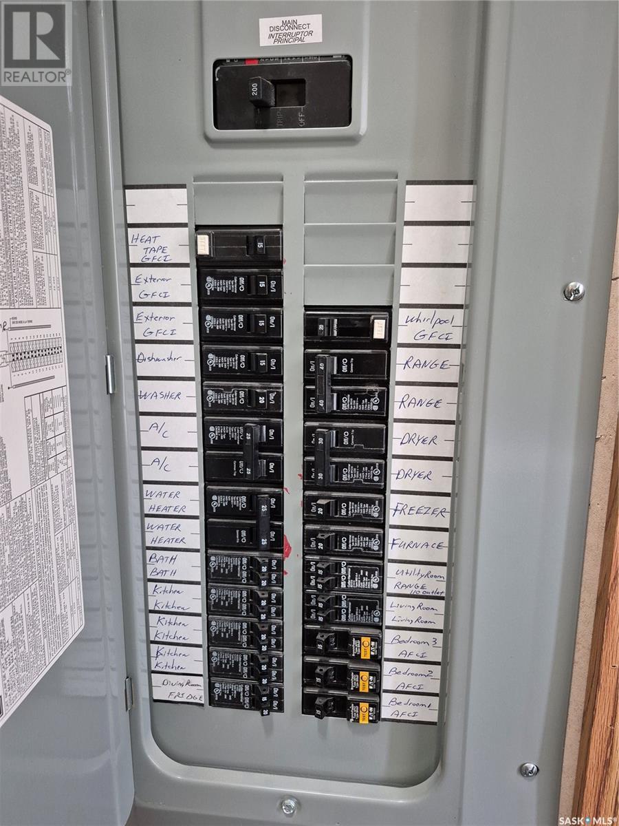 129 1st Avenue Sw, Weyburn, Saskatchewan