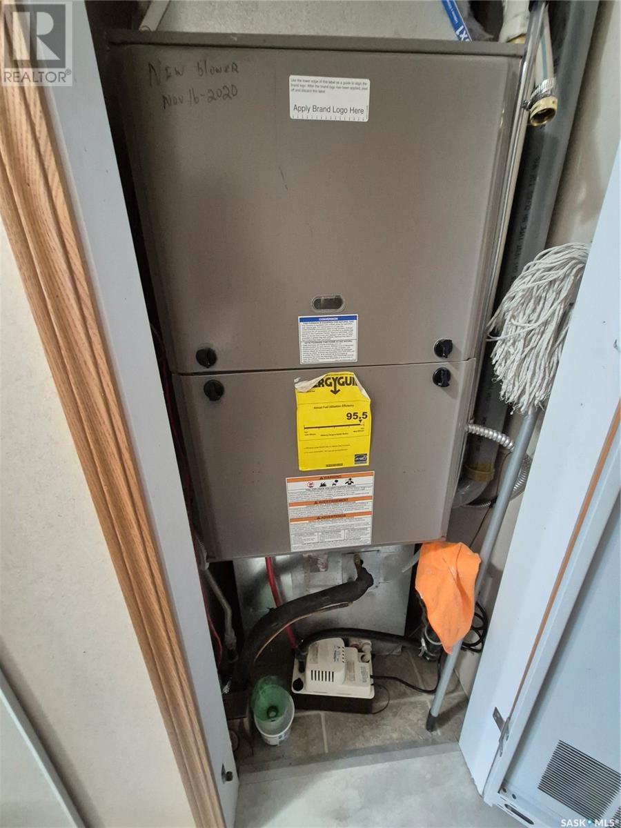 129 1st Avenue Sw, Weyburn, Saskatchewan