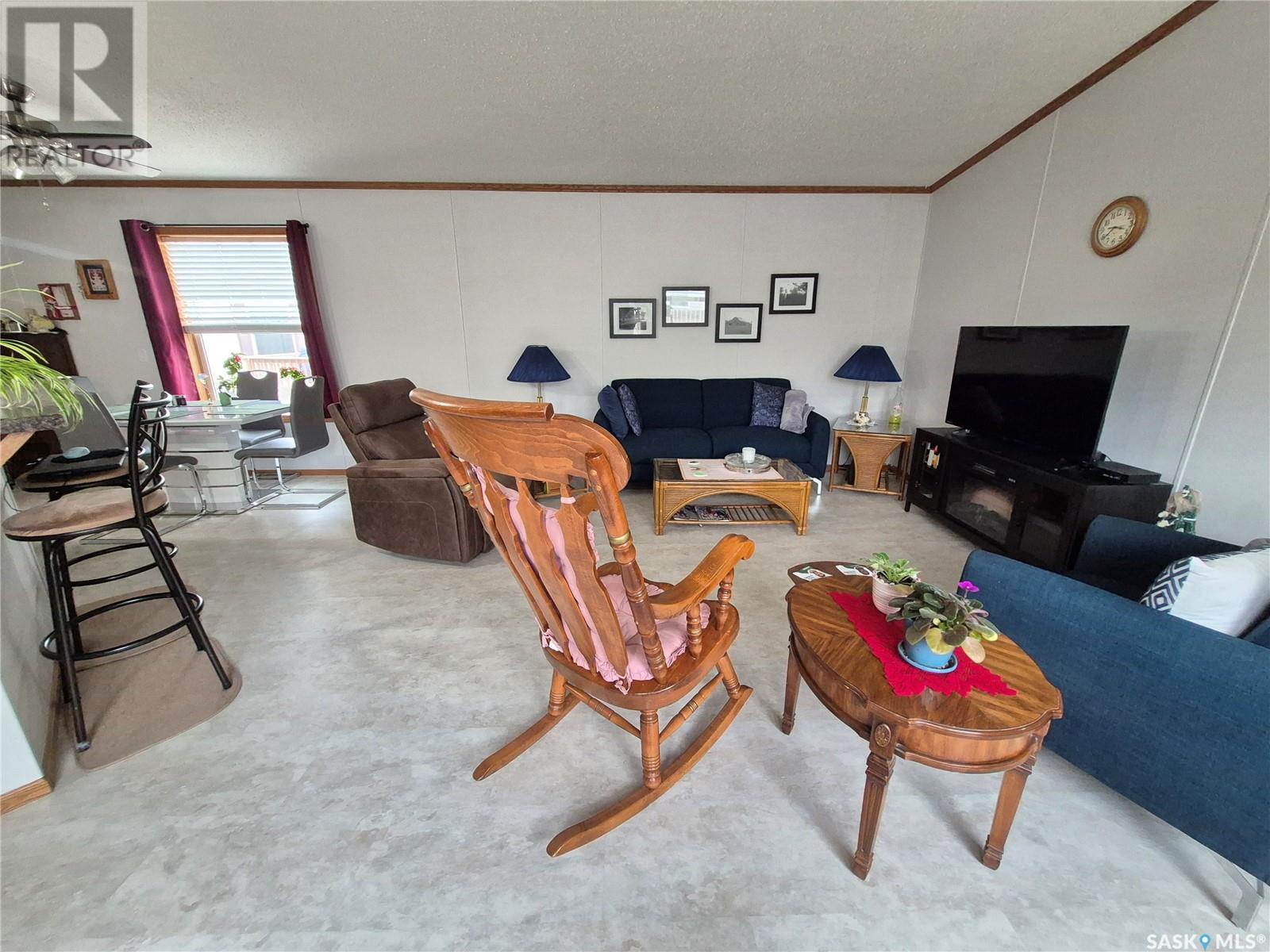 129 1st Avenue Sw, Weyburn, Saskatchewan