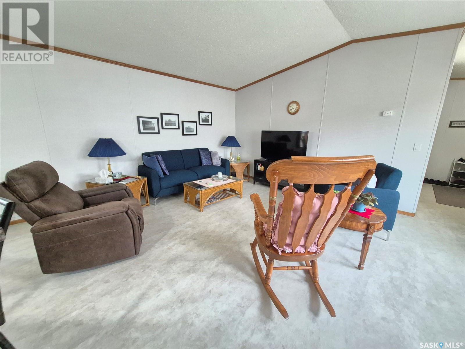 129 1st Avenue Sw, Weyburn, Saskatchewan