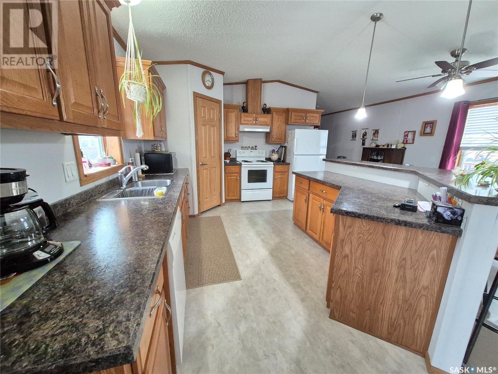 129 1st Avenue Sw, Weyburn, Saskatchewan