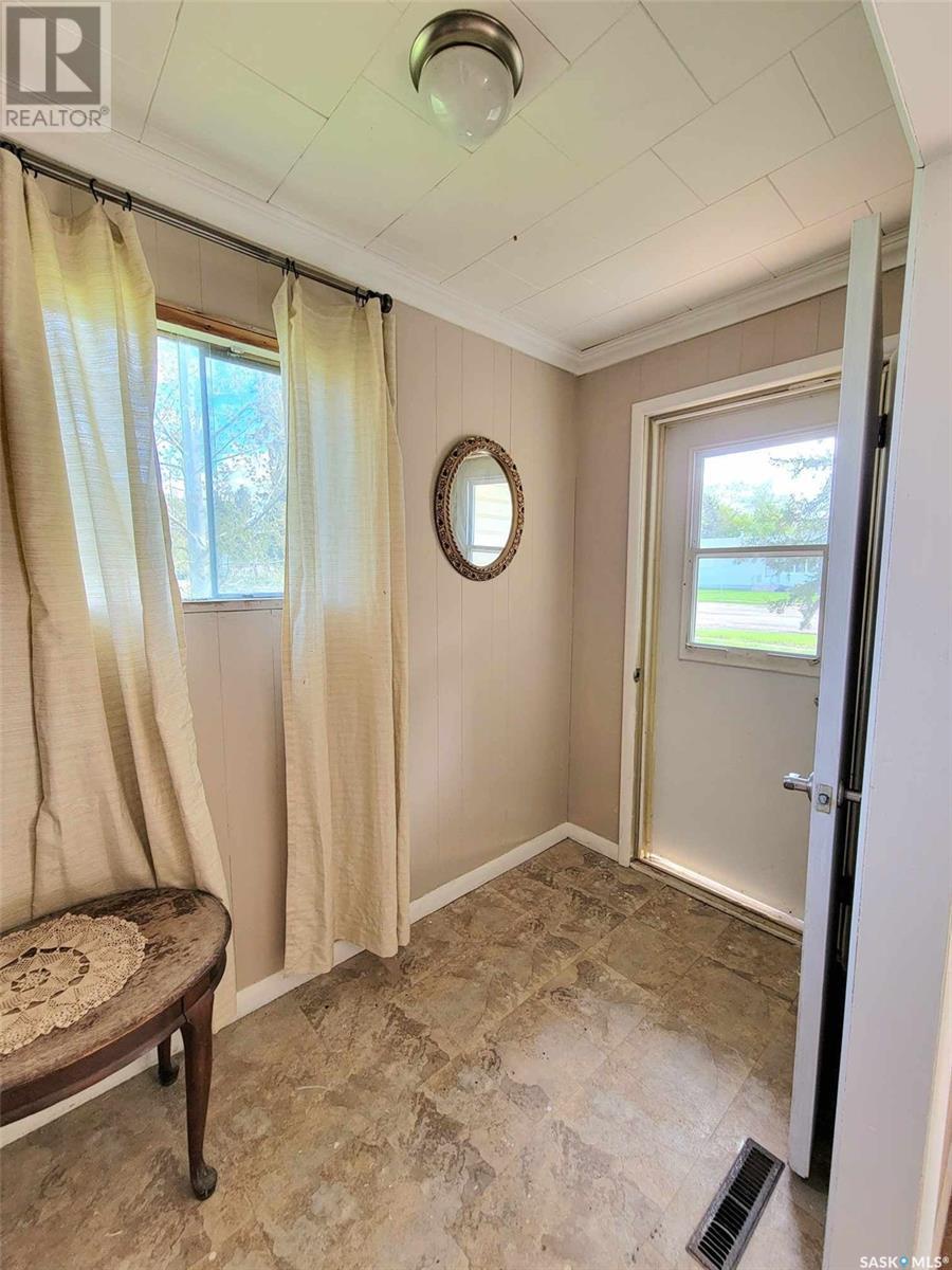 404 Second Avenue, Spy Hill, Saskatchewan