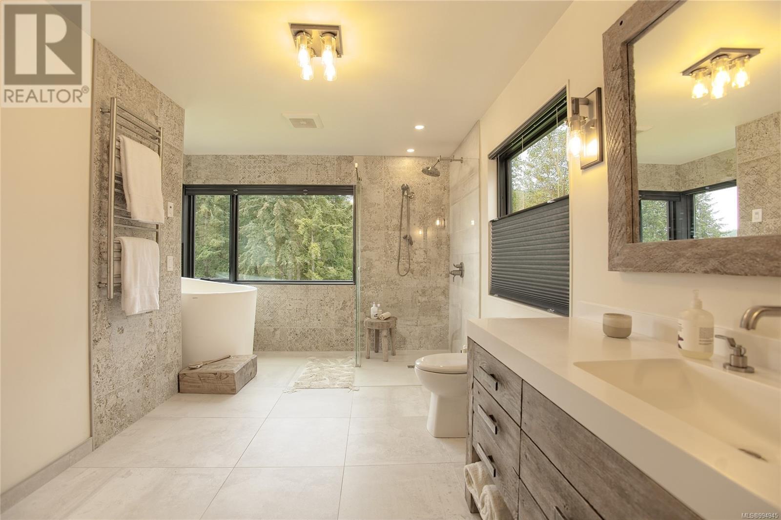 445 Cranberry Rd, Salt Spring, British Columbia