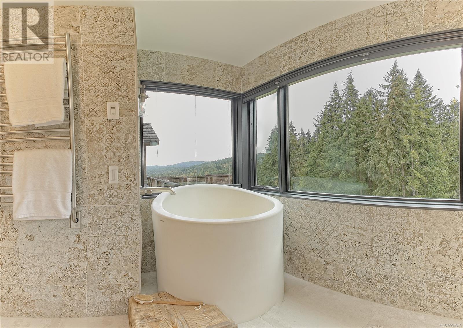 445 Cranberry Rd, Salt Spring, British Columbia