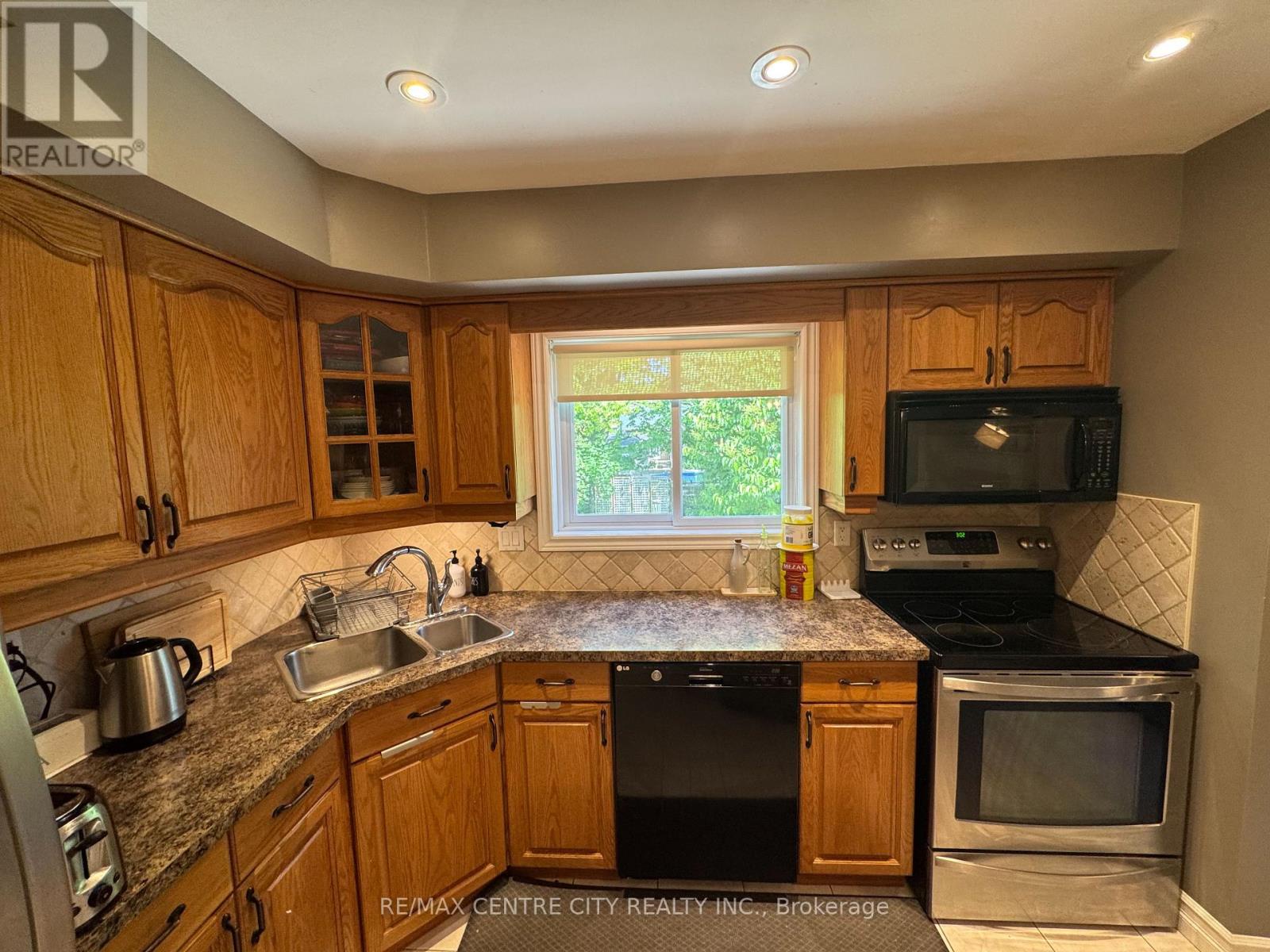 1462 Glengarry Avenue, London North (north H), Ontario