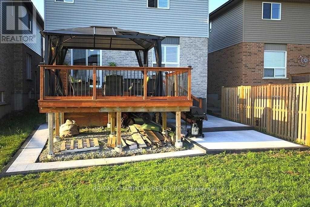 115 Medici Lane, Hamilton (carpenter), Ontario