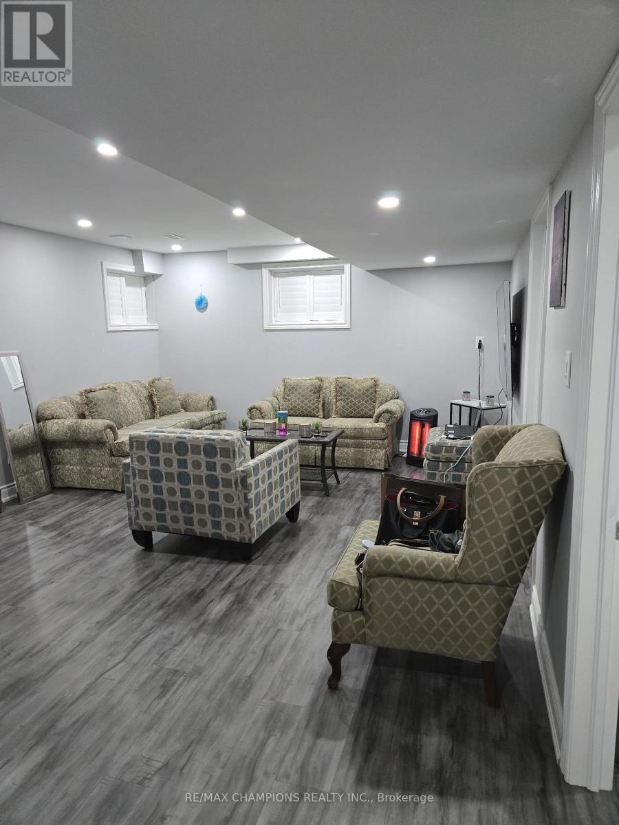 115 Medici Lane, Hamilton (carpenter), Ontario