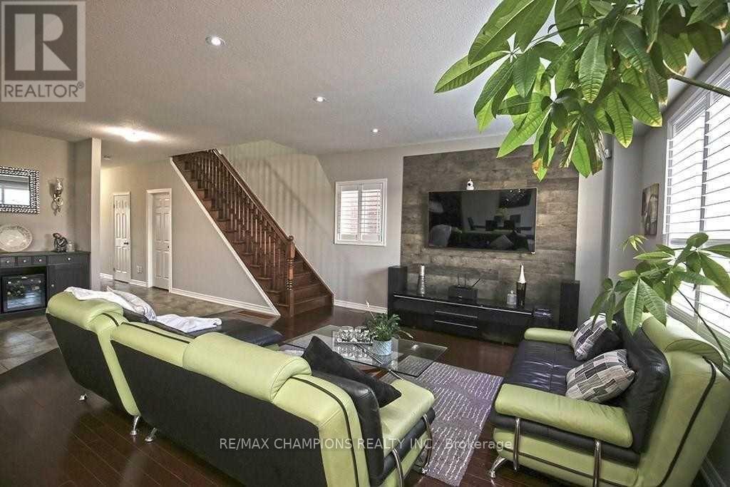 115 Medici Lane, Hamilton (carpenter), Ontario