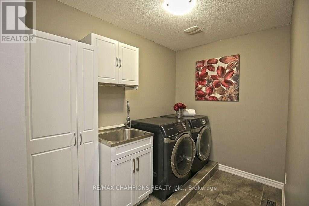 115 Medici Lane, Hamilton (carpenter), Ontario