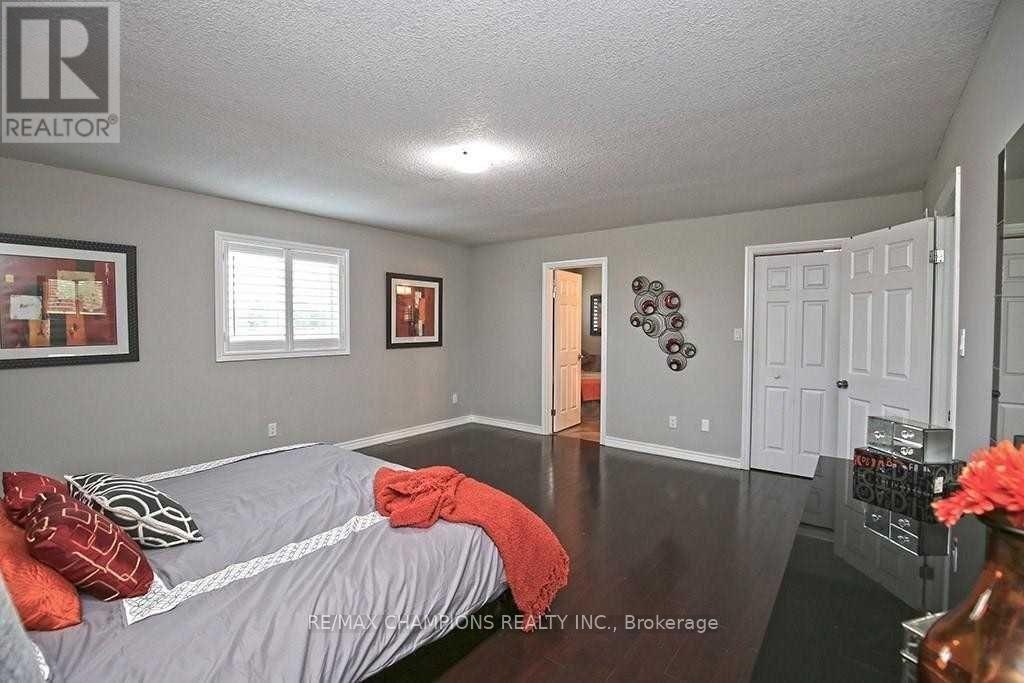 115 Medici Lane, Hamilton (carpenter), Ontario