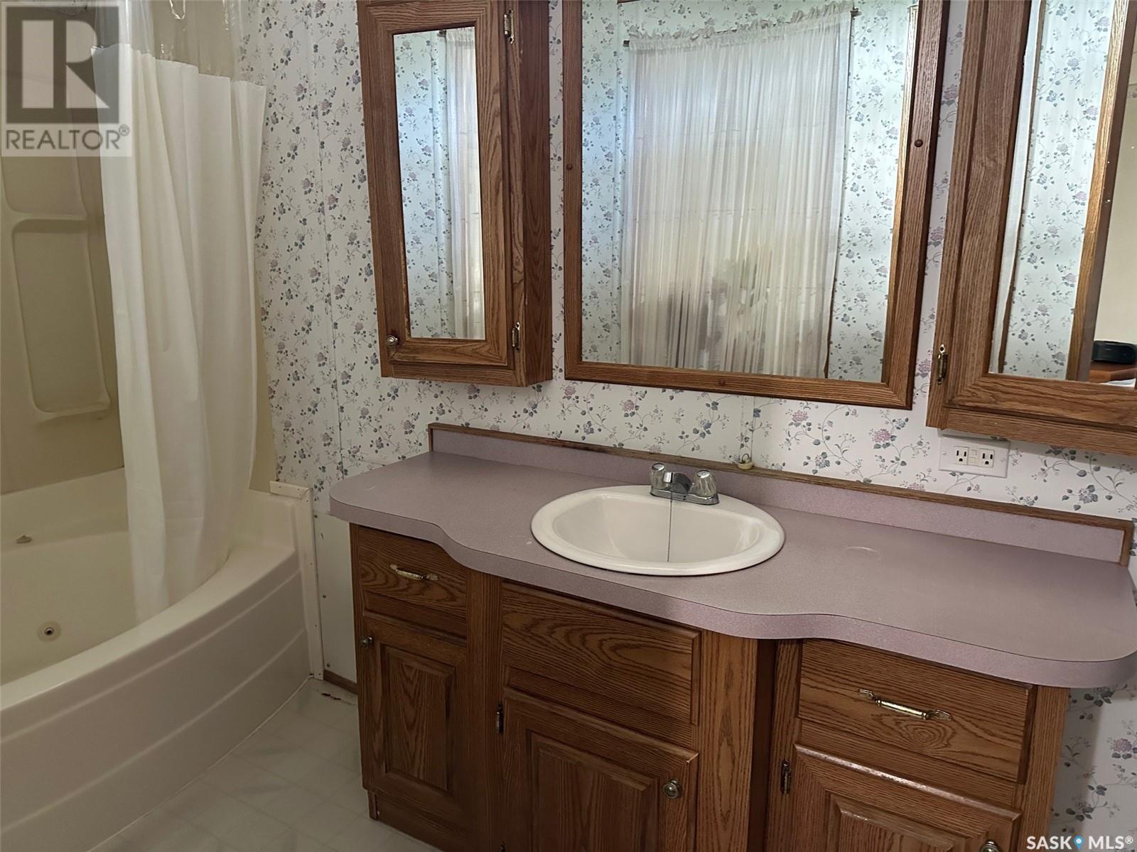 230 Main Street, Bienfait, Saskatchewan