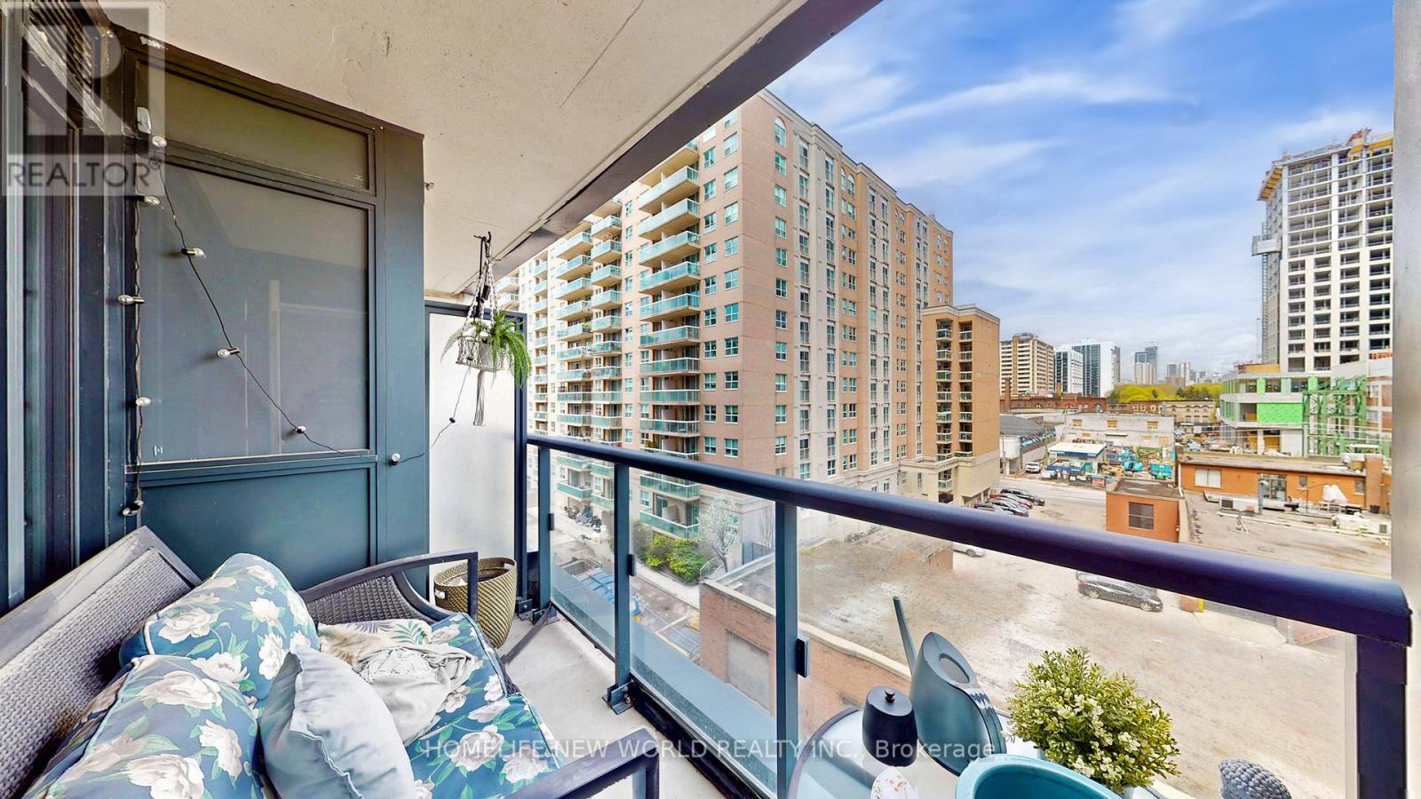 717 - 400 Adelaide Street E, Toronto (moss Park), Ontario