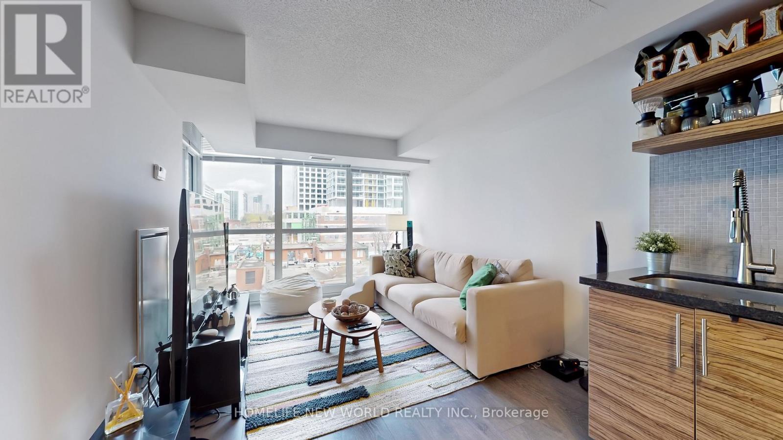 717 - 400 Adelaide Street E, Toronto (moss Park), Ontario