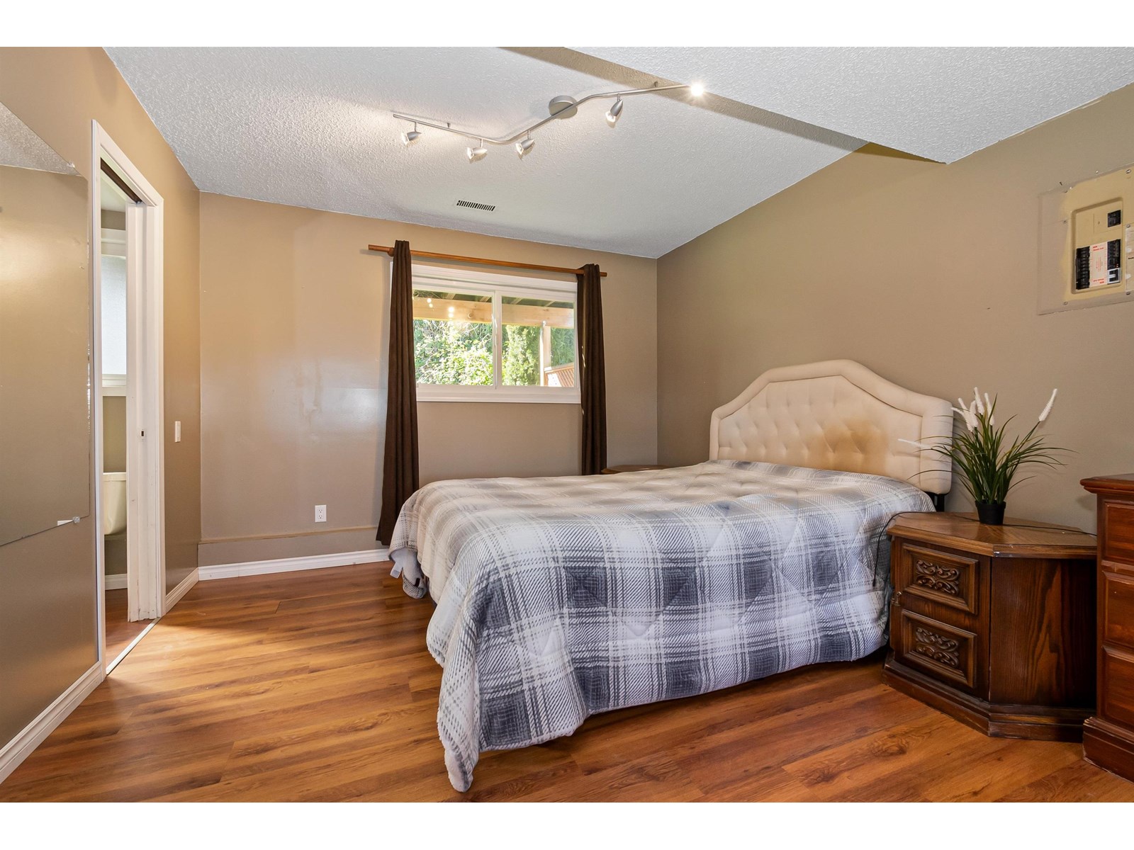 46774 First Avenue, Chilliwack, British Columbia