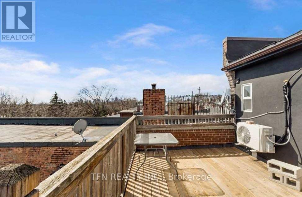 1279-1281 Gerrard Street E, Toronto (greenwood-coxwell), Ontario