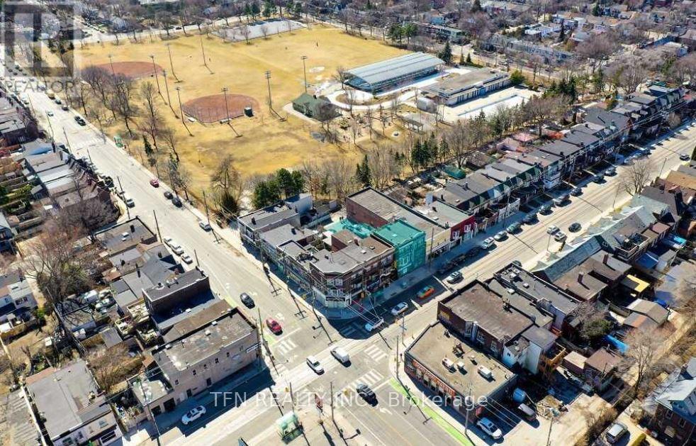 1279-1281 Gerrard Street E, Toronto (greenwood-coxwell), Ontario