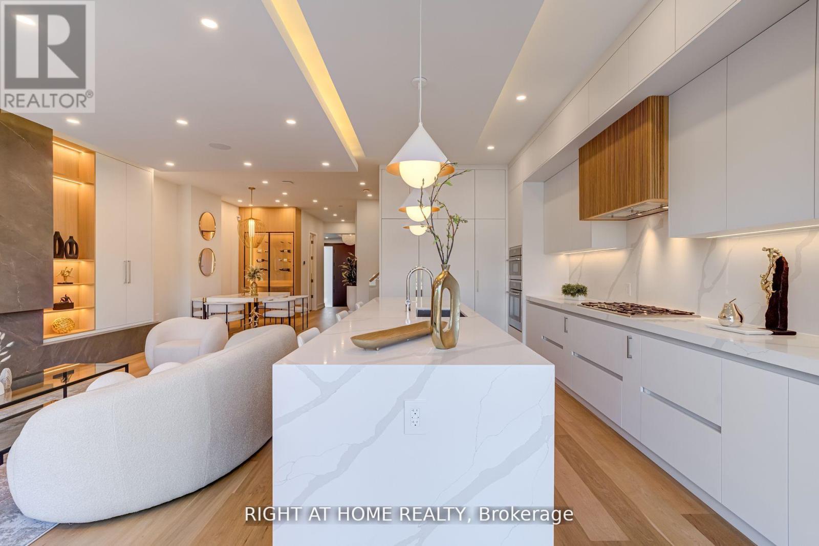 100 Glenvale Boulevard, Toronto (leaside), Ontario