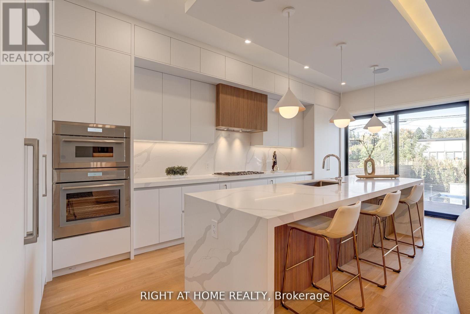 100 Glenvale Boulevard, Toronto (leaside), Ontario