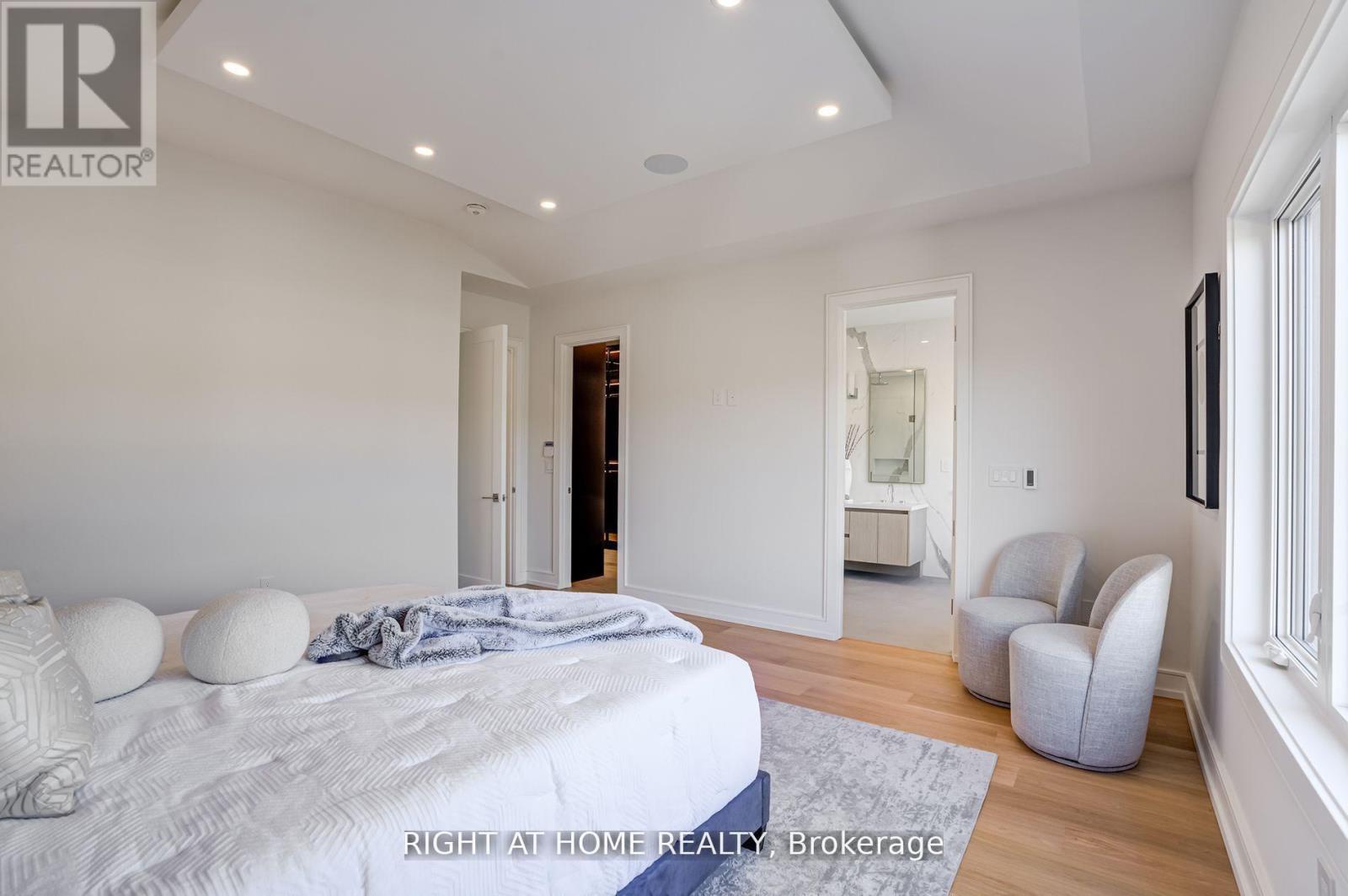 100 Glenvale Boulevard, Toronto (leaside), Ontario