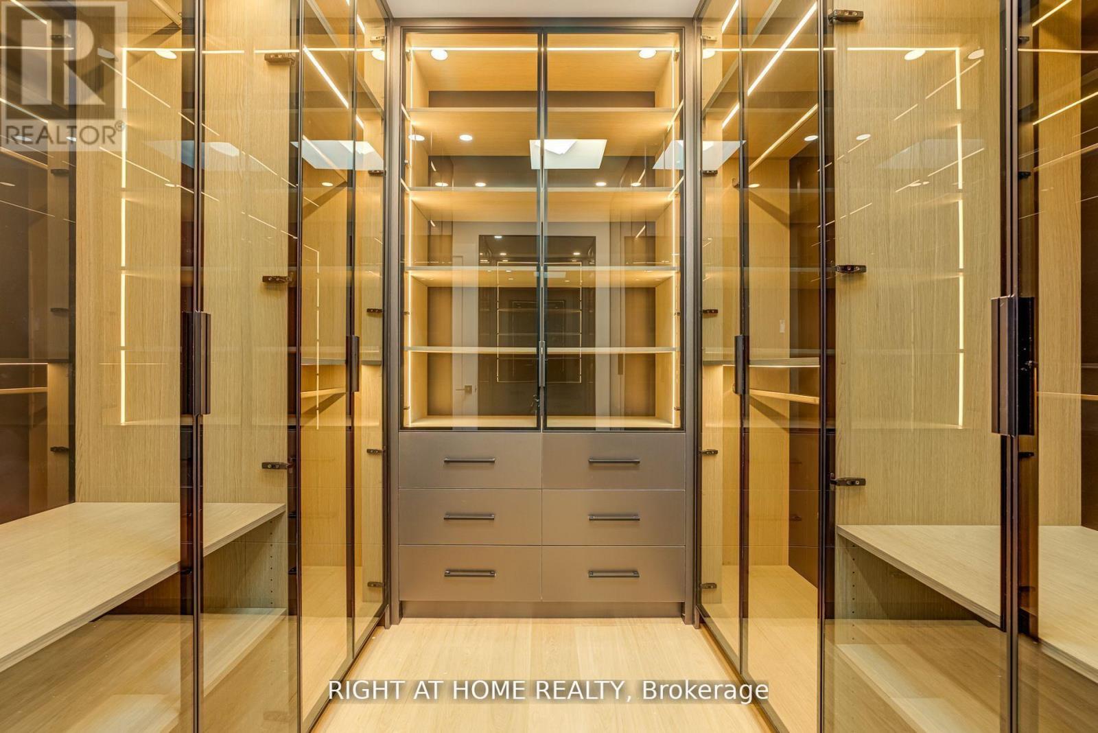 100 Glenvale Boulevard, Toronto (leaside), Ontario