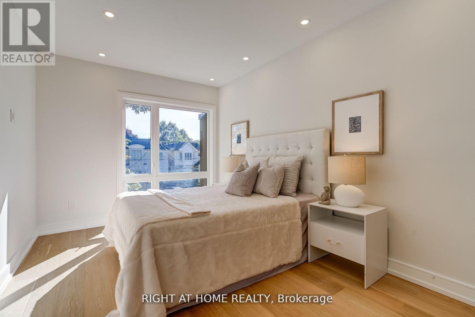 100 Glenvale Boulevard, Toronto (leaside), Ontario