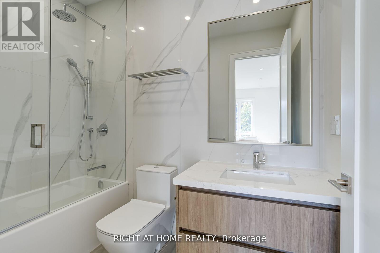 100 Glenvale Boulevard, Toronto (leaside), Ontario