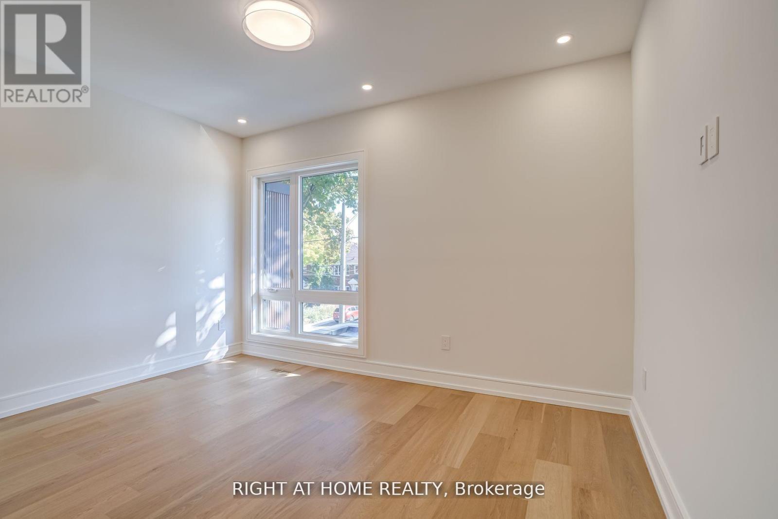 100 Glenvale Boulevard, Toronto (leaside), Ontario