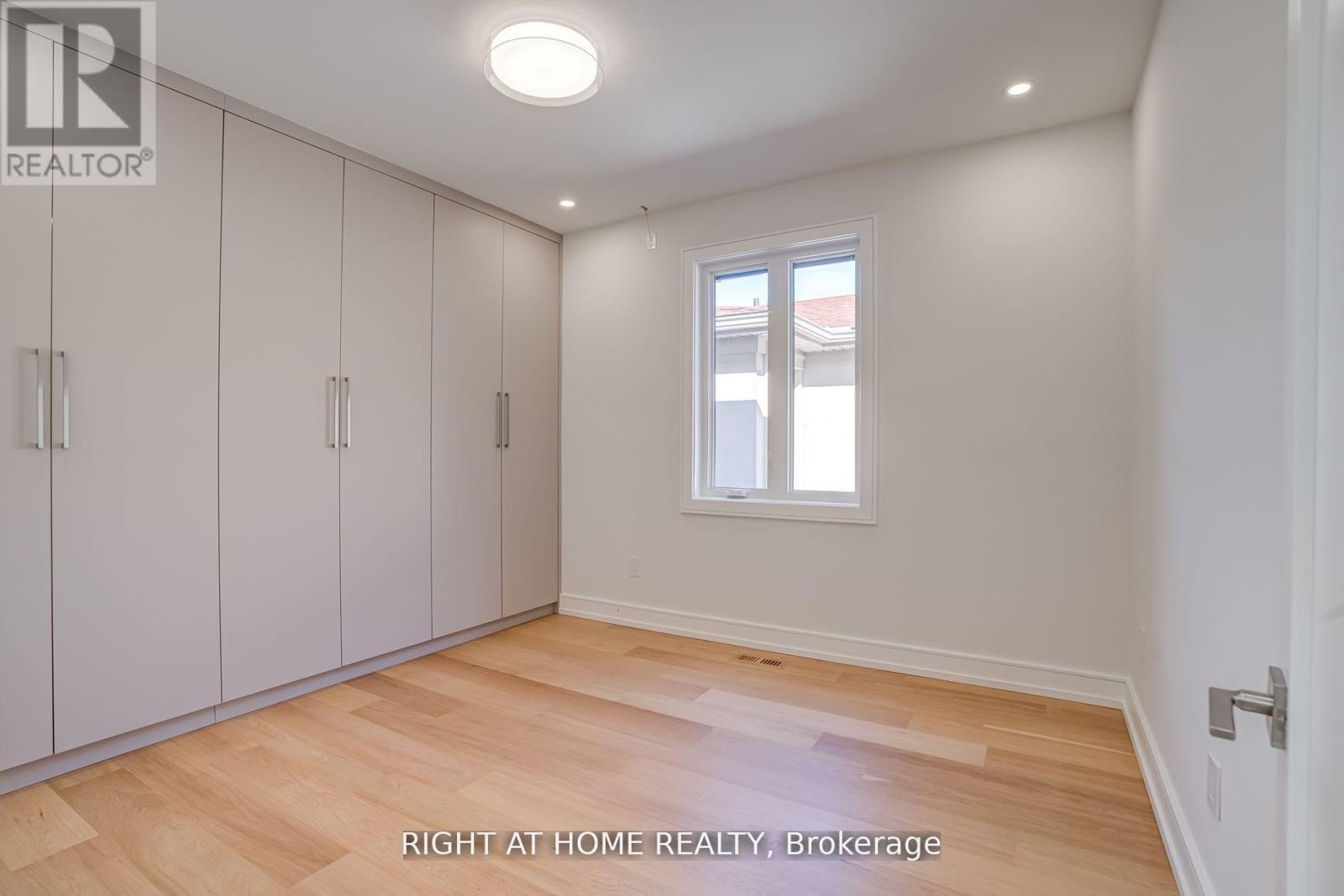 100 Glenvale Boulevard, Toronto (leaside), Ontario