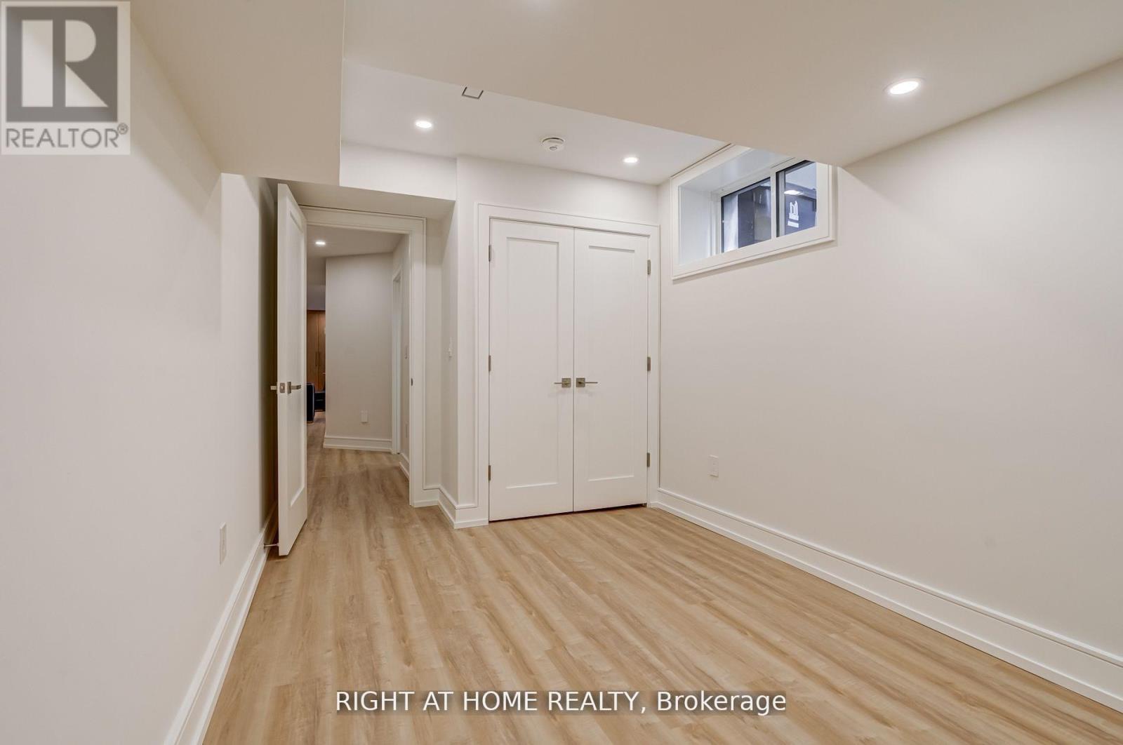 100 Glenvale Boulevard, Toronto (leaside), Ontario