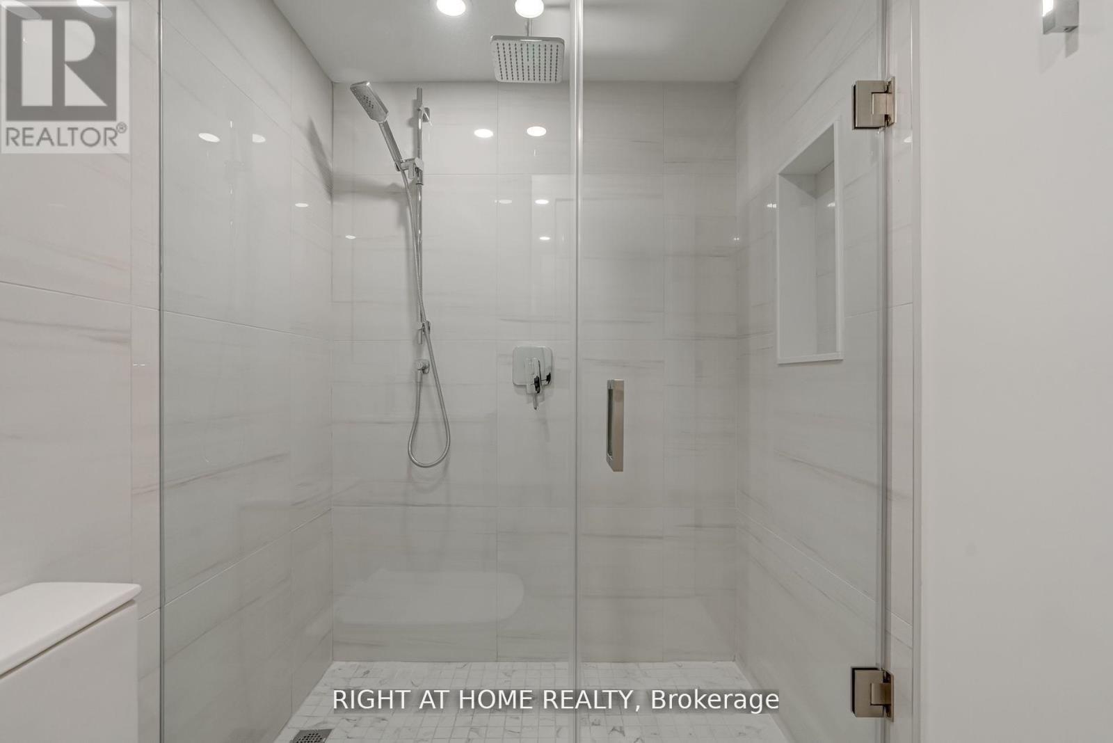 100 Glenvale Boulevard, Toronto (leaside), Ontario