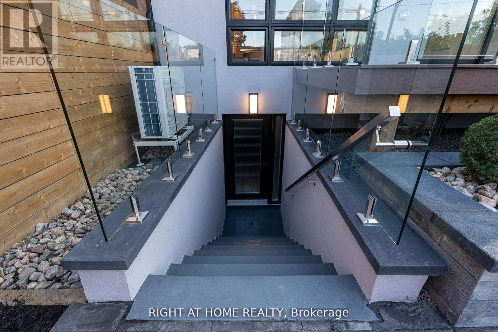 100 Glenvale Boulevard, Toronto (leaside), Ontario